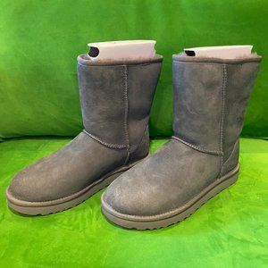 Classic Short Grey UGGS NWT
